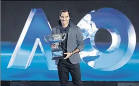  ?? FOTO: AP ?? Roger Federer, seis veces campeón del Open, invitado en la ceremonia del sorteo