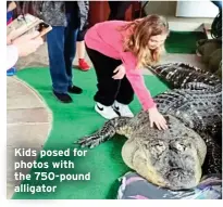  ?? ?? Kids posed for photos with the 750-pound alligator