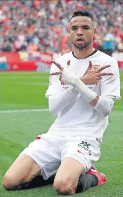  ??  ?? En Nesyri celebra uno de sus goles con el Sevilla.