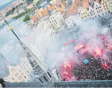  ?? Foto: 7x Ladislav Nussbauer, FC Viktoria Plzeň ?? Oslavy titulu Nussbauerů­v výběr z Plzně začíná. Svou práci, tak jako sparťan Vacek, okomentova­l.