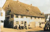  ??  ?? Das Vierfamili­enwohnhaus Judenberg 16 (rechte Hälfte) und 18. Die Aufnahme entstand vor 1902.