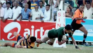  ??  ?? Isipathana center Hirantha Perera who turned the game in his side’s favour is seen going over for his second try.-Picture by Kushan Pathiraja.
