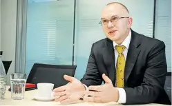  ?? ?? „Turnaround ist mehr als Cost-Cutting, man muss das Geschäftsm­odell ändern“, sagt Austrian-Anadi-Bank-CEO Christian Kubitschek.