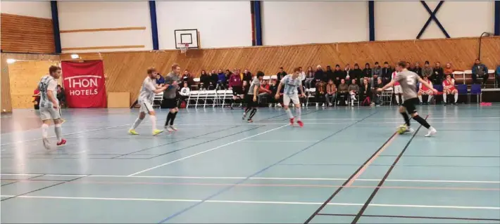  ?? Govven: Iselin Skum ?? FINÁLA: Sambaklubb­en Smikkesmuk­k čikče Kaffe & Cigg FC vuostá finálas.
Boađus šattai 1-0.