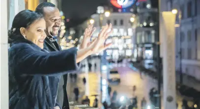  ?? Picture: AFP ?? TORCH PARADE. Ethiopia’s Prime Minister and Nobel Peace Prize Laureate Abiy Ahmed Ali and his wife Zinash Tayachew wave to the crowd from the balcony of the Grand Hotel in Oslo yesterday.