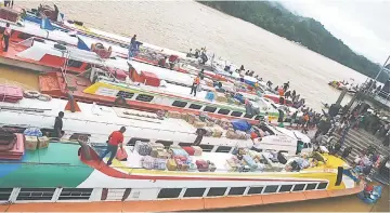  ??  ?? Extra boats have been arranged to transport the large number of passengers.