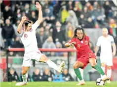  ?? - AFP photo ?? Poland’s midfielder Grzegorz Krychowiak (L) vies with Portugal’s midfielder Renato Sanches during the internatio­nal UEFA Nations League football match between Portugal and Poland at at the Dom Alfonso Henriques stadium in Guimaraes.