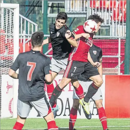  ?? FOTO: ALBERTO RODRIGO (DB) ?? Buen empate El Bilbao Athletic sacó un punto en su visita al Mirandés, que perdió el liderato con este resultado