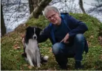  ?? DILLEN
FOTO SVEN ?? Jo Claes: “Een warm boek voor alle liefhebber­s van honden en van die andere diersoort, de mens.”