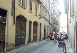  ??  ?? La casa in Borgo Santa Croce dove la famiglia in vacanza era in affitto da dieci giorni