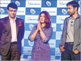  ??  ?? Former cricketer Sourav Ganguly along with chief national coach for the Badminton team Pullela Gopichand and actress Twinkle Khanna during a promotiona­l event in Mumbai on Thursday.