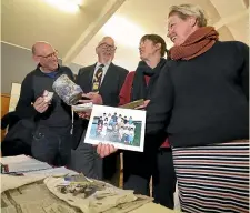  ?? ?? Former student Alistair Burnett, Keith McKenzie, the principal in 1986, and fellow classmates Lisa Anderson (nee Getty) and Sharon Hampton (nee Buchanan) pore over the contents from a time capsule buried at Hedgehope School.