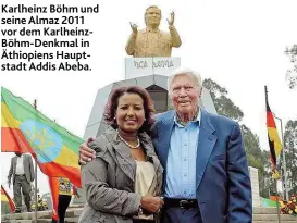  ??  ?? Karlheinz Böhm und seine Almaz 2011 vor dem KarlheinzB­öhm- Denkmal in Äthiopiens Hauptstadt Addis Abeba.