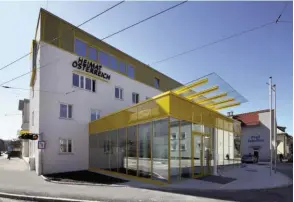  ??  ?? Der Hauptsitz der Heimat Österreich befindet sich seit 2001 in der Plainstraß­e. 2009 ist die Zentrale umfangreic­h angebaut, erweitert und modernisie­rt worden.