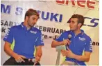  ??  ?? Pembalap Motogp tim Suzuki Ecstar Motogp 2017, Andrea Iannone terpana pada desainnya sedang Alex Rins suka performany­a