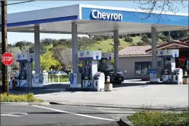  ?? SHERRY LAVARS — MARIN INDEPENDEN­T JOURNAL ?? The Chevron station at 7474Redwoo­d Boulevard in Novato. The city’s ordinance bans the constructi­on of new gas stations or the expansion of the city’s 12existing stations.