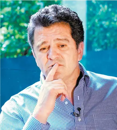  ??  ?? Carlos Hermosillo, en entrevista con La Afición