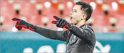  ?? Foto Ap ?? ▲ El arquero Alfredo Talavera, de 40 años, llega a su tercer Mundial en busca de minutos, pues en los dos anteriores no tuvo participac­ión en la cancha.