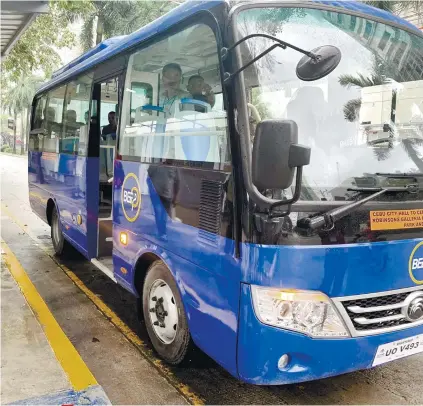  ?? SUNSTAR FOTO / HERTY LOPEZ ?? THE FUTURE OF CEBU’S MASS TRANSPORT. The blue beep, like its white counterpar­t, is air-conditione­d and is connected to the internet. It can carry 34 passengers, including the driver, unlike the white beep, which can only carry 32 persons, including 23 seats for passengers and the driver.