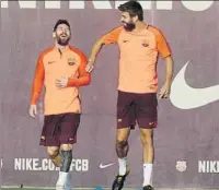  ?? FOTO: P. MORATA ?? Messi y Piqué, escenifica­ndo su buena sintonía