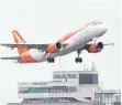  ?? FOTO: DPA ?? Ein Airbus der Fluggesell­schaft easyJet startet in Berlin: Die Klimawande­l-Debatte hat die Flugindust­rie in den Fokus gerückt.