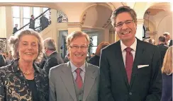  ?? FOTO. OLG DÜSSELDORF ?? Anne-José Paulsen mit NRW-Justizmini­ster Peter Biesenbach (m.) und ihrem Nachfolger Werner Richter
