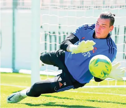  ?? REALMADRID.COM ?? Lunin, ayer, en el entrenamie­nto del Real Madrid