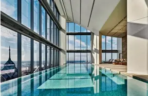  ??  ?? HIGH RISE: The Four Seasons Philadelph­ia infinity pool on the 57th floor