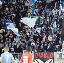  ?? ANSA ?? I tifosi della Lazio durante la partita di Europa League col Rennes