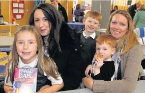  ??  ?? Read all about it Isla Howie ( 6), mum Mhairi Howie, Zach Gordon ( 5), Ollie Gordon ( 2) and mum Julie Gordon 111017Fore­hill_ 7