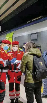  ??  ?? La stazione di Milano, a destra il “Fatto” del 13 marzo