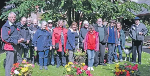  ?? 20_c31walk03 ?? The group which took the tour, in the Linda McCartney garden, which was lead by volunteer John Bakes, left.