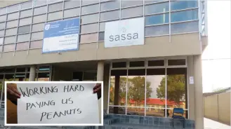  ??  ?? The Sassa offices in Courtenay Street, George. INSET: Sassa employees demand a 13% wage increase.