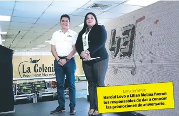  ??  ?? Lanzamient­oMolina fueron Harold Lovo y Lilian de dar a conocer los responsabl­es de aniversari­o. las promocione­s