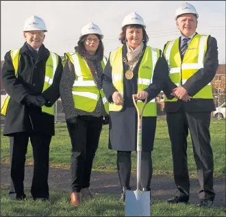  ??  ?? Left to right, Owen Stewart, chairman of Thenue Housing, Berni Johnston of Netherhom Areas Associatio­n, Lord Provost Sadie Docherty and chief executive of Thenue Charlie Turner