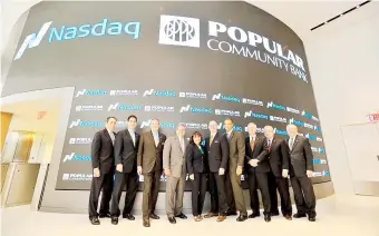  ??  ?? Richard Carrión y la cúpula ejecutiva de Popular Inc. visitaron Nasdaq ayer.