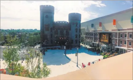  ?? Joe Amarante / Hearst Connecticu­t Media ?? The Armory building from the MGM Springfiel­d outdoor balcony.