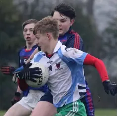  ??  ?? Eamonn Móráin making tracks towards the Duiske College goal.