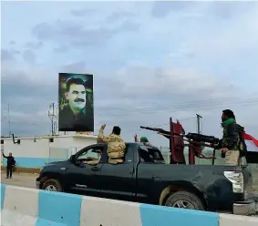  ??  ?? La missione Un convoglio di forze siriane pro regime entra nell’enclave curda di Afrin (Afp)