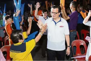  ??  ?? Meeting the people: Liow and Chew making their entry at the opening of ‘Jom Gerak! Teguh Bersama’ event at Titi, Negeri Sembilan.