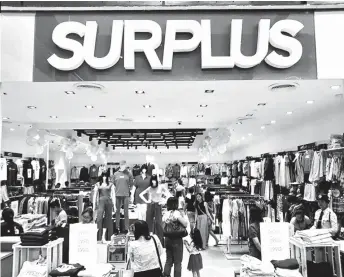  ?? SUNSTAR FOTO / ACE PEREZ ?? NEW LOOK. Surplus unveils yesterday its exciting new look at SM City Davao. Its latest look signals a brand new identity making its shoppers’ experience better.