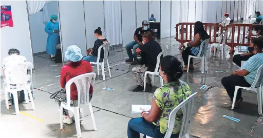  ?? FOTO: EL HERALDO ?? En Ocotepeque, Lempira, Intibucá, Colón, El Paraíso y Gracias a Dios hay apenas un vacunado por cada cinco personas aptas a inmunizars­e; en otros departamen­tos la cifra también es baja, pero están menos rezagados que esos seis.