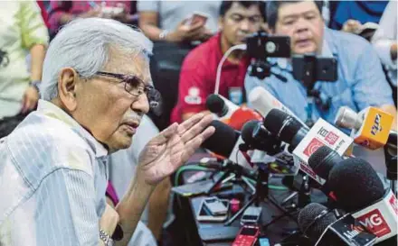  ?? FILE PIC ?? Tun Daim Zainuddin heads the Council of Eminent Persons, which will provide input on the economy, institutio­nal reforms and other policy matters.