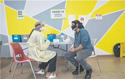  ?? RICK MADONIK TORONTO STAR ?? Dr. Nandini Sathi, left, speaks with Ander Malevran prior to a nasal swab test at a pop-up COVID-19 testing site in Thorncliff­e Park.