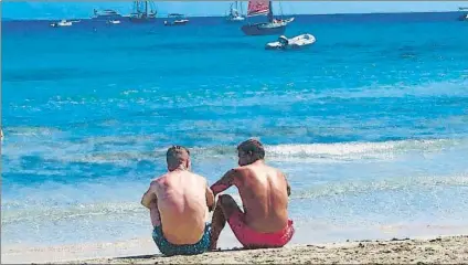  ?? FOTO: INSTAGRAM ?? A la orilla del mar Muniain e Iñigo Martínez han coincidido durante sus vacaciones en un destino muy visitado como es Ibiza