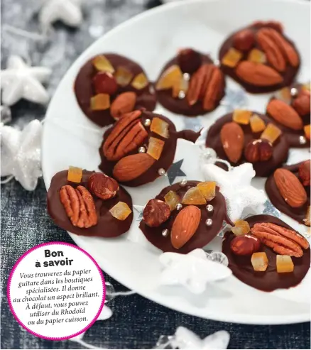  ??  ?? Bon à savoir papier Vous trouverez du guitare dans les boutiques spécialisé­es. Il donne brillant. au chocolat un aspect À défaut, vous pouvez utiliser du Rhodoïd ou du papier cuisson.