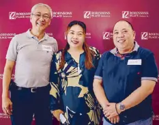  ??  ?? Robinsons Bank vice president-area head Visayas and Mindanao Eugene Fernando, Jr., RLC senior lease manager Jenalyn Apostol and Robinsons Bank Retail Banking Group’s Chito Tamayo