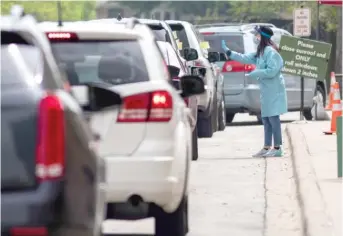  ?? SUN-TIMES FILES ?? Coronaviru­s tests are administer­ed at a drive-thru site at 2231 N. Central Ave. in May.