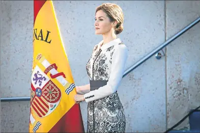  ?? PABLO CUADRA / GETTY ?? La Reina el martes, en Ávila, en el acto de entrega de la bandera de España a la Policía Nacional