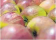  ?? FOTO: DPA ?? Süß oder sauer? Je nach Aroma und Festigkeit passen Äpfel zu unterschie­dlichen Gerichten.